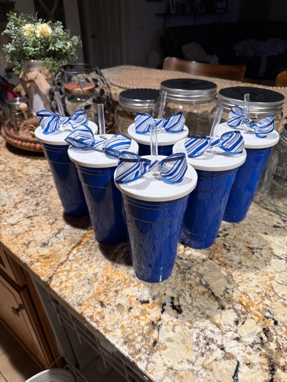 Set/6 32oz Blue Tumbler Cups with White Lids and clear plastic straws